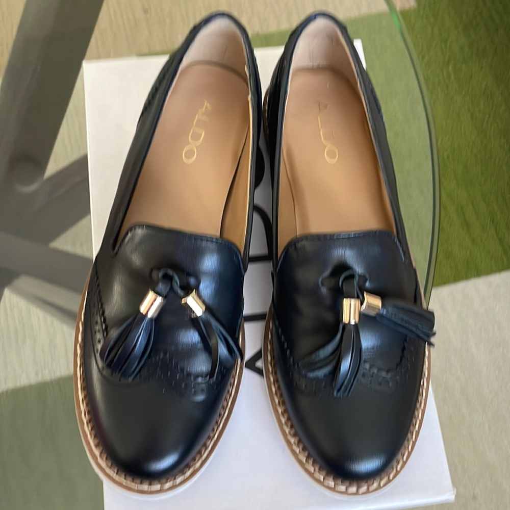 Black Piticchio loafers with tassels. Only worn once. Perfect used condition. 8